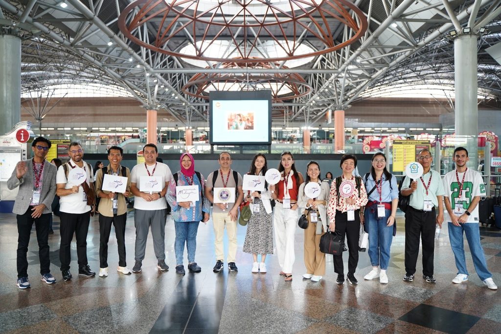 Group photo: All smiles as participants of our visitor programme’s start their MFTH familiarisation trip
